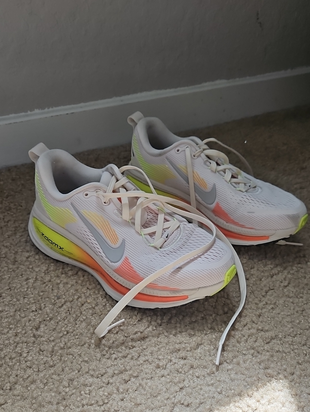 Nike Women’s White Running Shoes with Neon Yellow and Coral 6.5